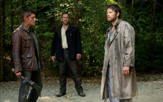 Three men forest knife hammer - a hammer free wallpaper