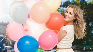 Woman balloons smiling beachball blonde - free happy birthday wallpaper