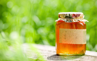 Honey jar outdoor wooden table 2 - a wooden table outside free wallpaper