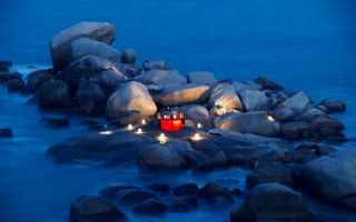 Red boat rocks water night - ambient light free wallpaper