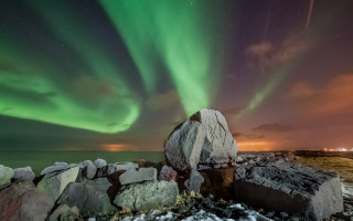 Aurora borealis rocks water night - aurora free wallpaper for desktop