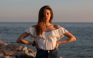 Beach portrait woman ocean blurry - the ocean in the background free wallpaper