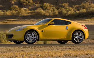 Yellow sports car desert road - dry free wallpaper for desktop