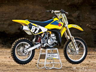 Yellow dirt bike metal stand - dee whitcomb free wallpaper