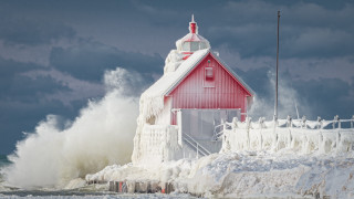 Red building wave lighthouse cloudy - the shore free wallpaper