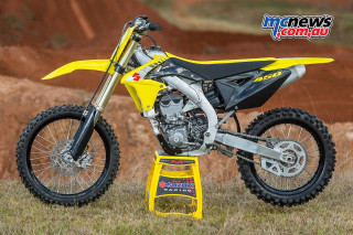 Yellow dirt bike red hill - de stijl free wallpaper