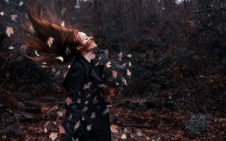 Woman long hair woods leaves - free rain wallpaper for desktop