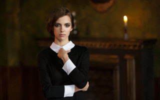 Daphne mcclure gothic portrait blackdress - free halloween wallpaper