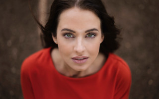 Woman redshirt serious portrait greeneyes - daphne mcclure free wallpaper