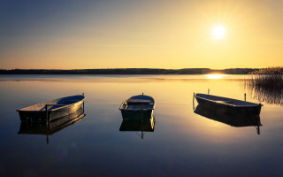 Sunset boats reflection horizon beach - tranquil free wallpaper for desktop