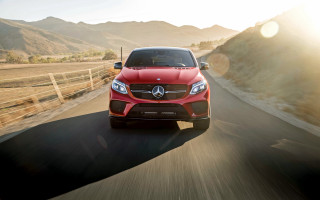 Red mercedes beach mountain ocean - photorealism free wallpaper for desktop