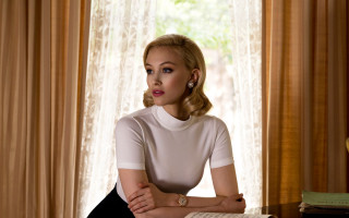 Woman desk blonde blue eyes - a woman sitting free wallpaper