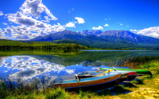 Lake shore mountains clouds boat - the shore of a lake free wallpaper for desktop