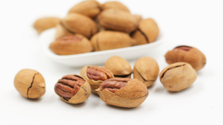 Nuts bowl white background blurry - product photography free wallpaper