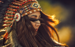 Native american indian woman headdress - warm color free wallpaper