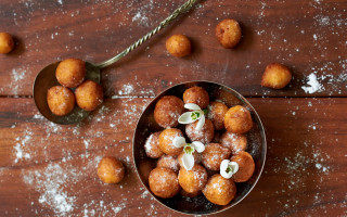 Bowl food wooden table powdered - a bowl of food free wallpaper for desktop