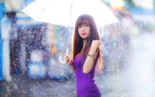 Woman umbrella rain city lights 2 - an umbrella in the rain free wallpaper