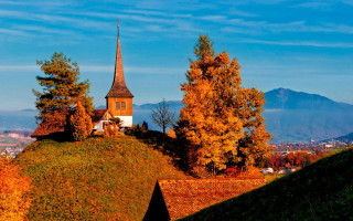 Church hill town autumn leaves - autumn free wallpaper for desktop