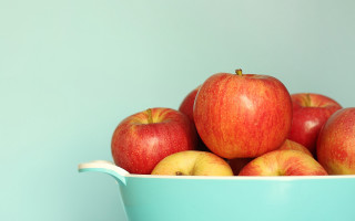 Blue bowl red yellow apples - a table top next free wallpaper
