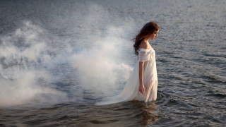 Woman white dress water steam - dreamlike free wallpaper for desktop