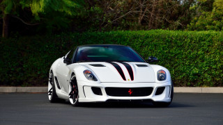 White sports car black hood 2 - a black stripe free wallpaper
