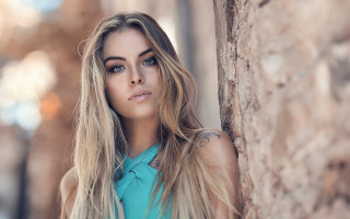 Woman leaning wall blonde serious - long hair leaning against a wall free wallpaper