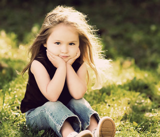 Little girl grass hands chin 2 - caroline lucy scott free wallpaper