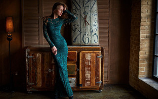 Woman dress cabinet library clock - slim free wallpaper