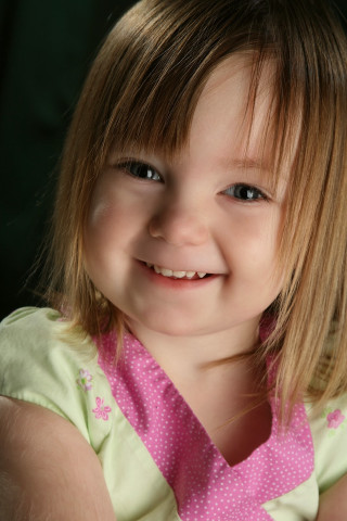 Little girl pink shirt pink - free portrait wallpaper