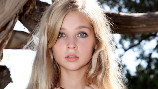 Blonde blueeyes aliceprin outdoor winter - eye free wallpaper for desktop