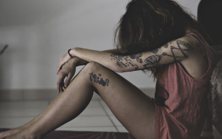 Woman tattoo sitting crossed leg - tattoo free wallpaper