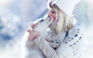 Woman white hat coat dog - a white hat free wallpaper