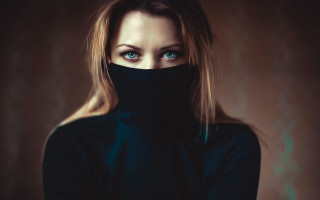 Woman blackmask serious portrait blonde - a black mask free wallpaper for desktop