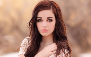 Woman longhair leopardprint snow portrait - a picture in the snow free wallpaper