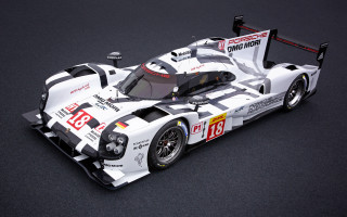 White race car number helmet - a white race car free wallpaper