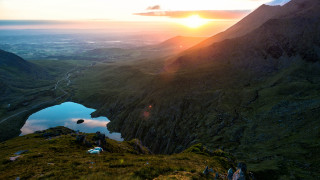Mountain lake sunset clouds nature 3 - a lake in the middle of it free wallpaper for desktop