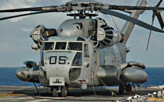 Helicopter aircraftcarrier ocean clouds cobra - free technology wallpaper