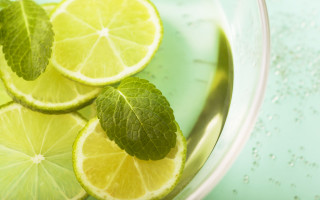 Lemon mint glass bowl water - the glass free wallpaper