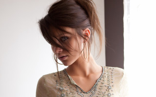 Elina karimova ponytail beads cross - brown hair free wallpaper