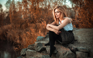 Woman river rock nature portrait - artur tarnowski free wallpaper