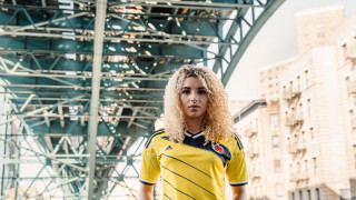 Blonde woman soccer city bridge - a bridge in the background free wallpaper for desktop