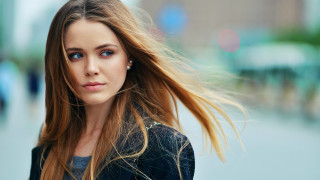 Woman long hair street blurry - flowing hair free wallpaper for desktop