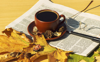 Coffee glasses newspaper leaves autumn - a newspaper free wallpaper