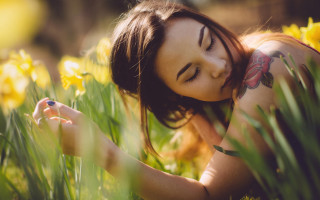 Woman grass flowers tattoo blurry - audrey kawasaki free wallpaper