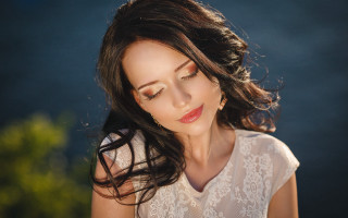 Woman long hair white shirt 19 - her cell phone free wallpaper for desktop