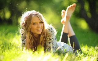 Woman grass crossed legs blonde - the side of her body free wallpaper