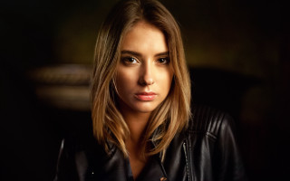 Woman longhair leatherjacket portrait esztermattioni - long hair and a leather jacket free wallpaper