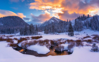 Snowy landscape mountains stream sunset - beautiful landscape free wallpaper