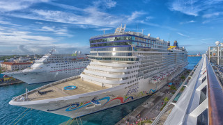 Cruise ship harbor urban skyline - epic scale free wallpaper