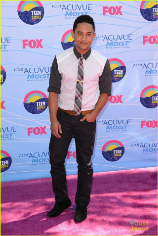 Man tie purple carpet blue - full length free wallpaper